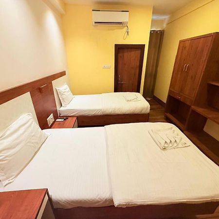 Shivam Hotel Varanasi - Near Kashi Vishwanath Temple With Parking And Lift 외부 사진