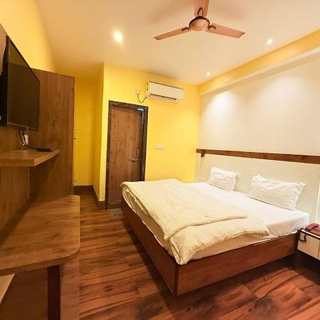 Shivam Hotel Varanasi - Near Kashi Vishwanath Temple With Parking And Lift 외부 사진