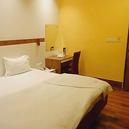 Shivam Hotel Varanasi - Near Kashi Vishwanath Temple With Parking And Lift 외부 사진