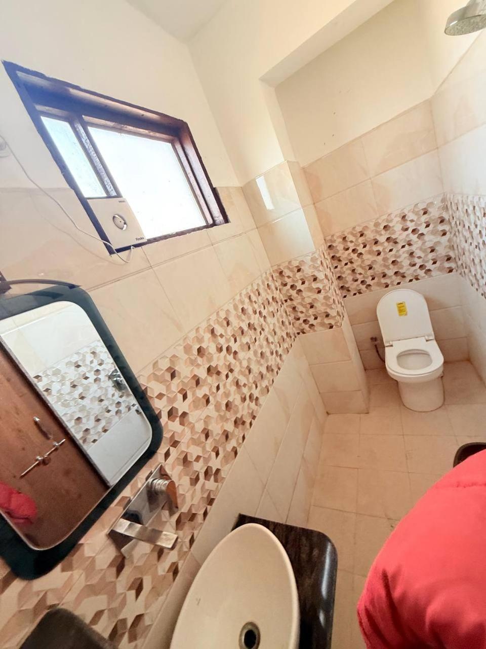 Shivam Hotel Varanasi - Near Kashi Vishwanath Temple With Parking And Lift 외부 사진