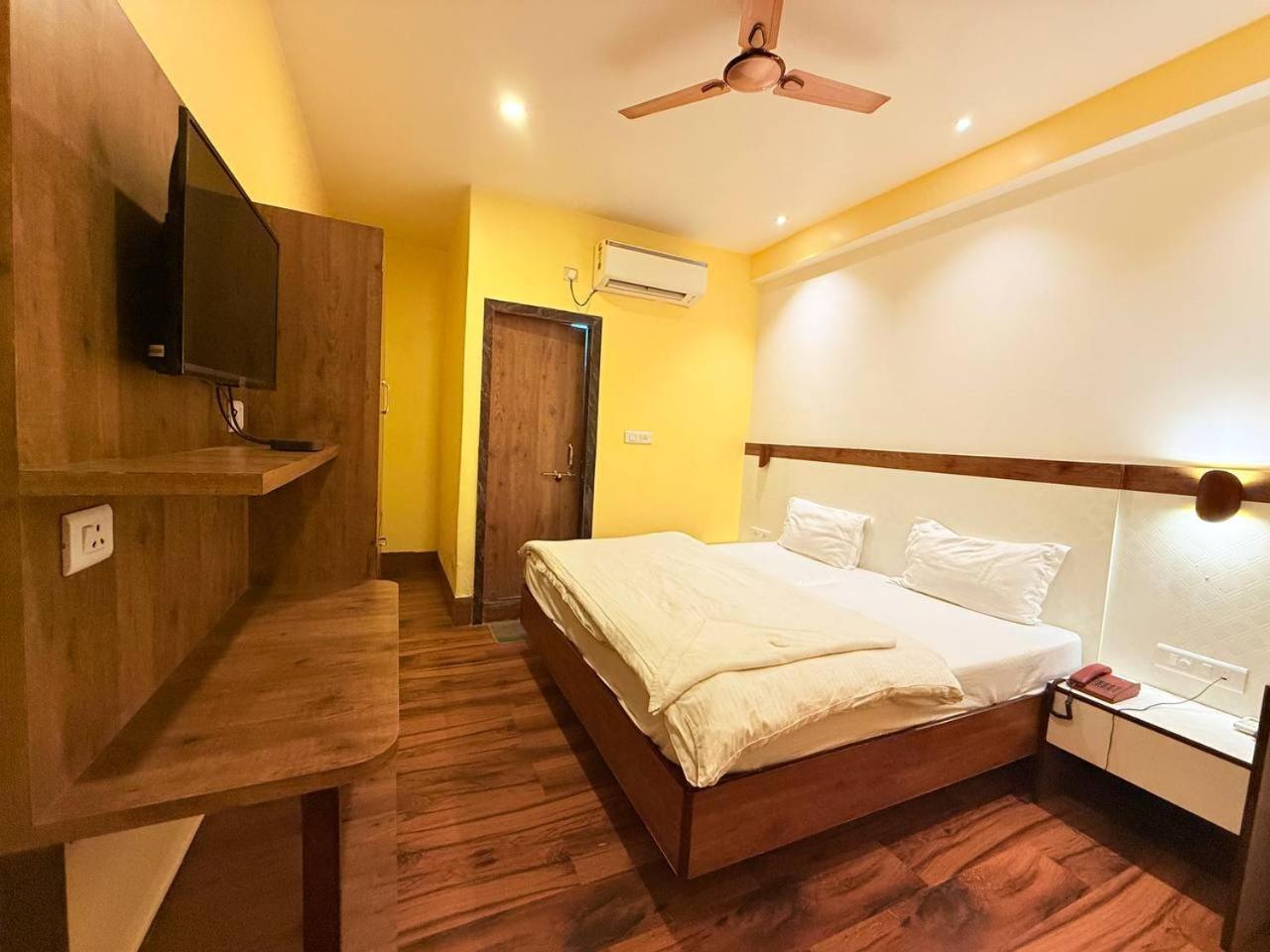 Shivam Hotel Varanasi - Near Kashi Vishwanath Temple With Parking And Lift 외부 사진