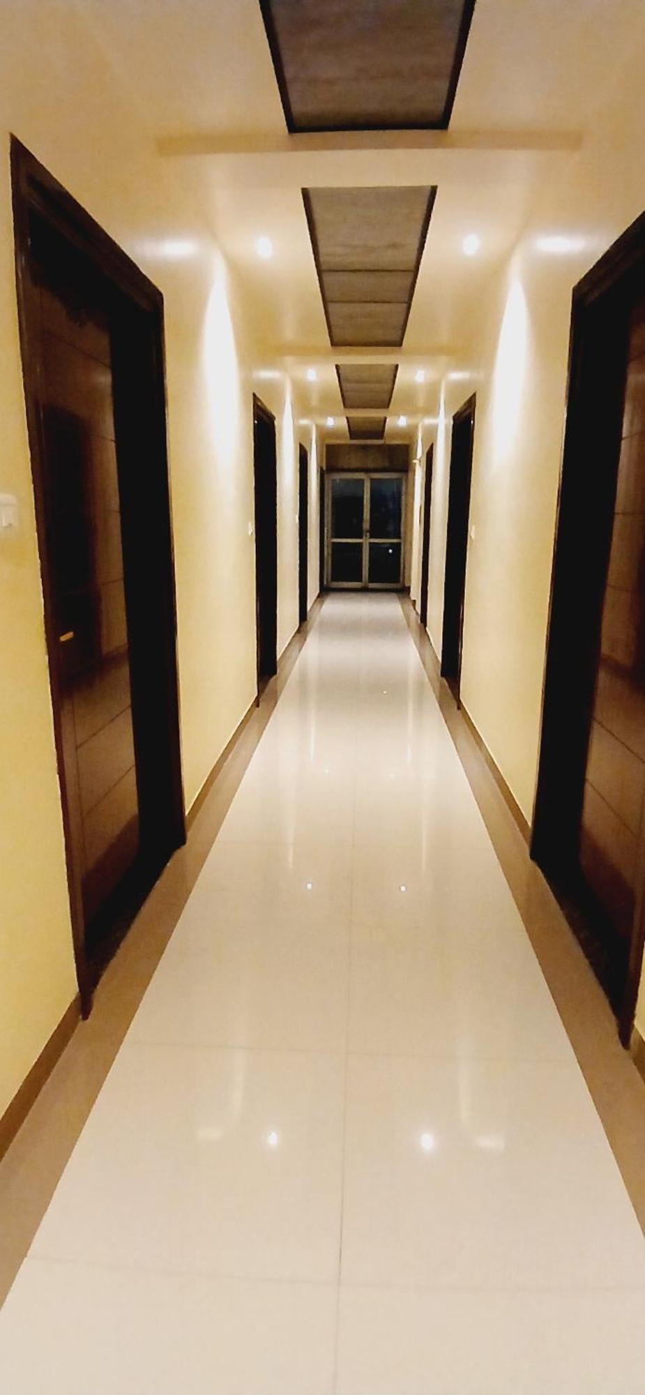 Shivam Hotel Varanasi - Near Kashi Vishwanath Temple With Parking And Lift 외부 사진